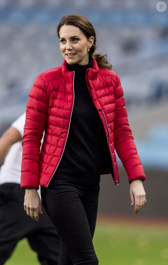 Kate Middleton, au début de sa troisième grossesse, au Villa Park, stade du club de football d'Aston Villa, le 22 novembre 2017 lors d'un événement du programme Coach Core.