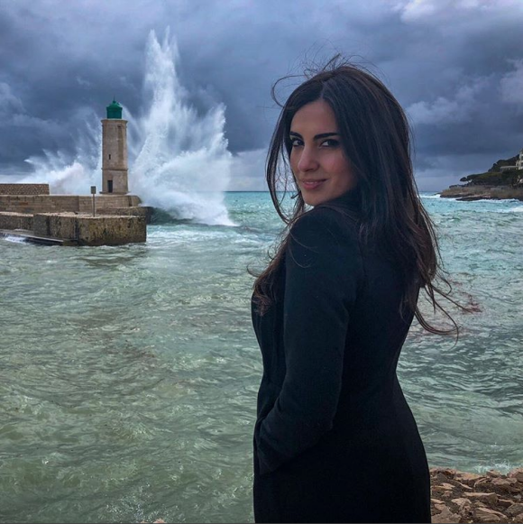 Francesca Brienza, alias La Brienzina, compagne de Rudi Garcia (entraîneur de l'Olympique de Marseille), devant le phare de Cassis, photo Instagram 12 avril 2018.