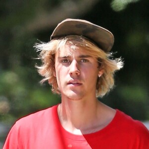Justin Bieber se balade dans les rues de Los Angeles, le 10 avril 2018