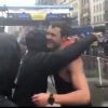 Dylan Efron tombe dans les bras de sonf rère Zac Efron après le marathon de Boston, le 16 avril 2018