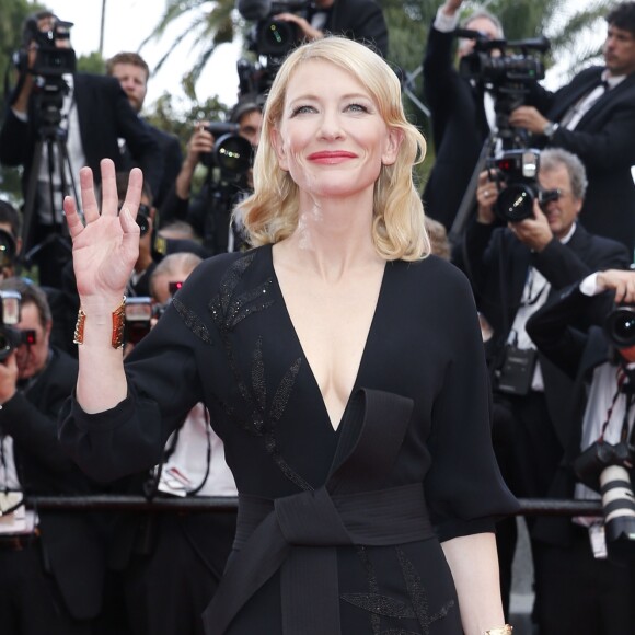 Cate Blanchett (bijoux Van Cleef & Arpels) - Montée des marches du film "Sicario" lors du 68e Festival International du Film de Cannes, à Cannes le 19 mai 2015.