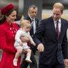 Le prince William et Kate Middleton arrivent à Wellington avec leur fils George dans le cadre de leur visite officielle en Nouvelle-Zélande et en Australie, le 6 avril 2014.
