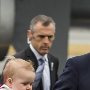 Le prince William et Kate Middleton arrivent à Wellington avec leur fils George dans le cadre de leur visite officielle en Nouvelle-Zélande et en Australie, le 6 avril 2014.