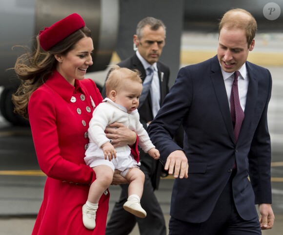 Le prince William et Kate Middleton arrivent à Wellington avec leur fils George dans le cadre de leur visite officielle en Nouvelle-Zélande et en Australie, le 6 avril 2014.