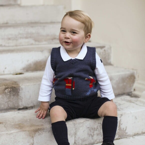 Photo officielle du prince George d'Angleterre pour les voeux de Noël en 2014.