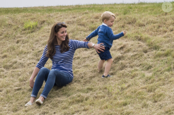 Catherine Kate Middleton et son fils le prince George de Cambridge à un match de polo au Beaufort Polo club de Tetbury le 14 juin 2015.
