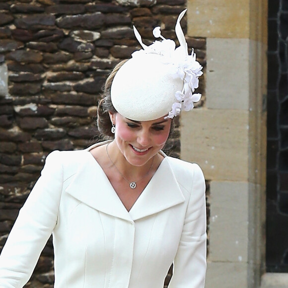 Kate Middleton et la reine Elizabeth II au baptême de la princesse Charlotte de Cambridge, en juillet 2015.