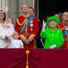 La famille royale d'Angleterre au balcon du palais de Buckingham lors de la parade "Trooping The Colour" à l'occasion du 90e anniversaire de la reine le 11 juin 2016.