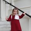 Photographie officielle de la princesse Charlotte de Cambridge, prise par sa mère au palais Kensington, juste avant sa rentrée à la crèche en janvier 2018.