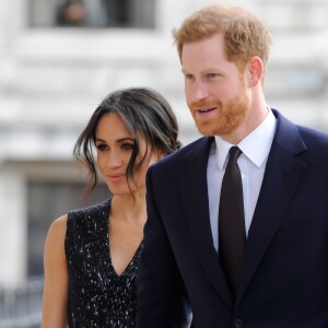 Le prince Harry et Meghan Markle le 23 avril 2018 en l'église St Martin-in-the-fileds à Londres pour la cérémonie commémorant le 25e anniversaire de l'assassinat de Stephen Lawrence, victime à 18 ans d'un crime raciste.