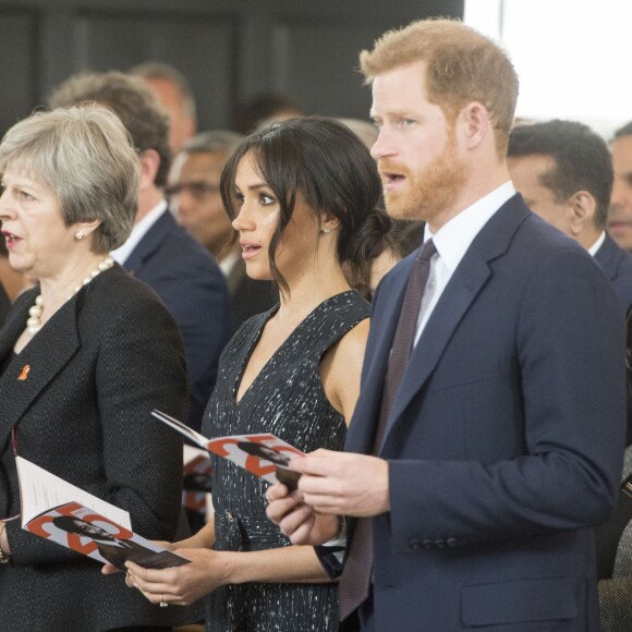 Jeremy Corbyn, David Lidington, Theresa May, Meghan Markle et le prince Harry le 23 avril 2018 en l'église St Martin-in-the-fileds à Londres, lors de la cérémonie commémorant le 25e anniversaire de l'assassinat de Stephen Lawrence, victime à 18 ans d'un crime raciste.