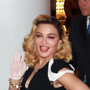 Madonna présente sa nouvelle gamme de cosmétiques "MDNA SKIN" à Barney's New York sur Madison Avenue à New York, le 26 septembre 2017