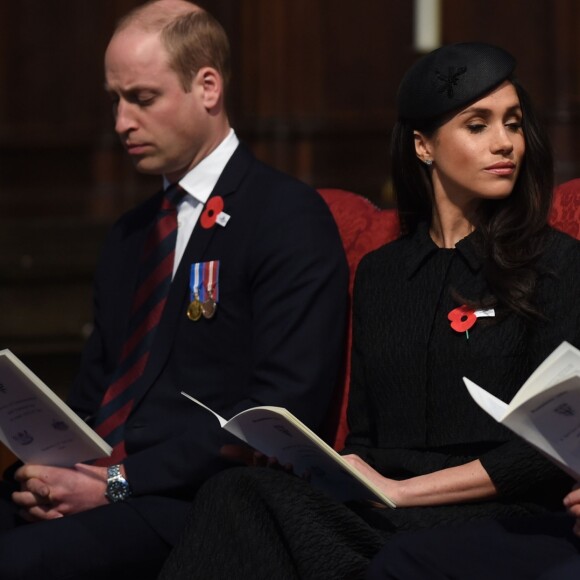 Le prince William, duc de Cambridge, a lutté pour ne pas s'endormir alors qu'il assistait en compagnie du prince Harry et de Meghan Markle à la messe de commémoration de l'ANZAC Day en l'abbaye de Westminster à Londres le 25 avril 2018.