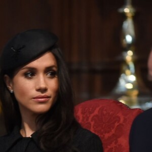 Le prince William, duc de Cambridge, a lutté pour ne pas s'endormir alors qu'il assistait en compagnie du prince Harry et de Meghan Markle à la messe de commémoration de l'ANZAC Day en l'abbaye de Westminster à Londres le 25 avril 2018.