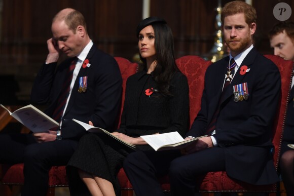 Le prince William, duc de Cambridge, a lutté pour ne pas s'endormir alors qu'il assistait en compagnie du prince Harry et de Meghan Markle à la messe de commémoration de l'ANZAC Day en l'abbaye de Westminster à Londres le 25 avril 2018.