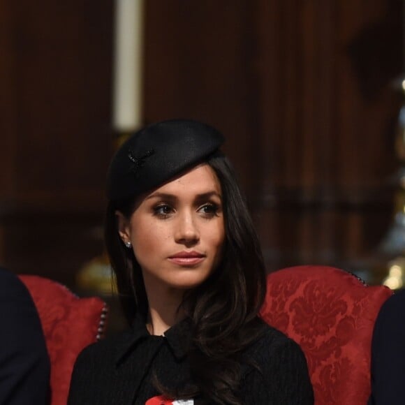 Le prince William, duc de Cambridge, a lutté pour ne pas s'endormir alors qu'il assistait en compagnie du prince Harry et de Meghan Markle à la messe de commémoration de l'ANZAC Day en l'abbaye de Westminster à Londres le 25 avril 2018.