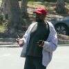 Exclusif - Kanye West porte la casquette avec l'inscription "Make America Great Again" en soutient au président Donald Trump à la sortie d'un studio d'enregistrement à Calabasas. Le 25 avril 2018.