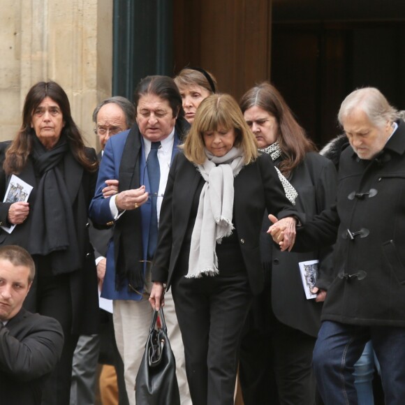 La soeur de C.Goya Marie-José et son mari Charles-Henri Bainville, Chantal Goya, son mari Jean-Jacques Debout et leur fils Jean-Paul, et les proches - Sorties des obsèques de la mère de Chantal Goya, Colette Dartiguenave De Guerre, en l'église Saint-Roch à Paris. Le 26 avril 2018.