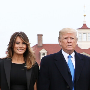 Le président américain Donald Trump et sa femme la Première Dame Melania Trump - Les couples présidentiels français et américains arrivent à Mount Vernon à bord de l'hélicoptaire présidentiel Marine One, à Mount Vernon, le 23 avril 2018. © Dominique Jacovides/Bestimage