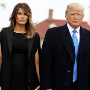 Le président américain Donald Trump et sa femme la Première Dame Melania Trump - Les couples présidentiels français et américains arrivent à Mount Vernon à bord de l'hélicoptaire présidentiel Marine One, à Mount Vernon, le 23 avril 2018. © Dominique Jacovides/Bestimage