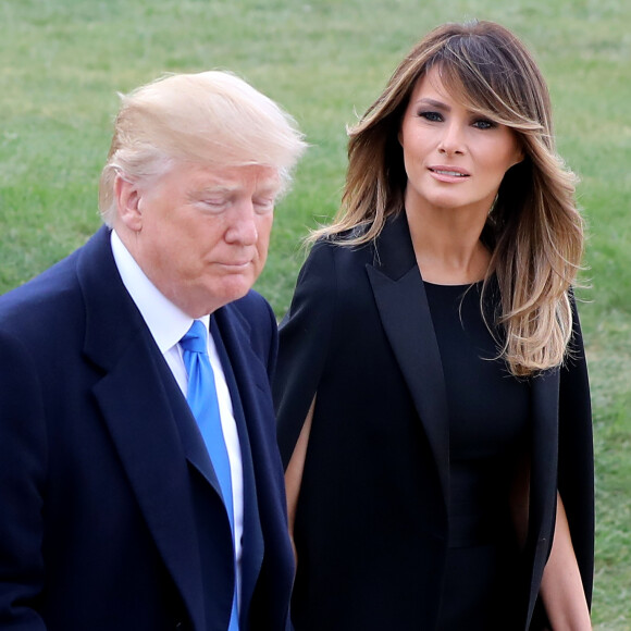 Le président américain Donald Trump et sa femme la Première Dame Melania Trump - Les couples présidentiels français et américains arrivent à Mount Vernon à bord de l'hélicoptaire présidentiel Marine One, à Mount Vernon, le 23 avril 2018. © Dominique Jacovides/Bestimage