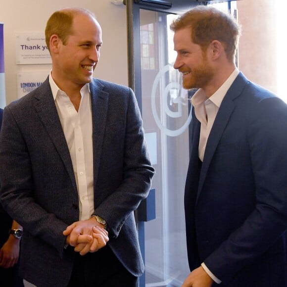 Le prince Harry était accompagné de son frère le prince William, qui sera son témoin de mariage, le 26 avril 2018 pour l'inauguration du centre Greenhouse, une salle de sport installée dans une église de North Westminster, à Londres.