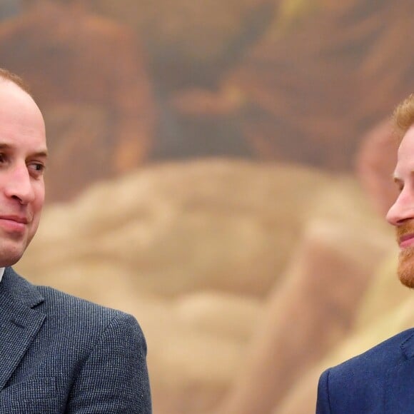 Le prince Harry était accompagné de son frère le prince William, qui sera son témoin de mariage, le 26 avril 2018 pour l'inauguration du centre Greenhouse, une salle de sport installée dans une église de North Westminster, à Londres.