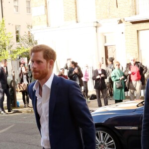 Le prince Harry était accompagné de son frère le prince William, qui sera son témoin de mariage, le 26 avril 2018 pour l'inauguration du centre Greenhouse, une salle de sport installée dans une église de North Westminster, à Londres.