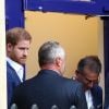 Le prince Harry était accompagné de son frère le prince William, qui sera son témoin de mariage, le 26 avril 2018 pour l'inauguration du centre Greenhouse, une salle de sport installée dans une église de North Westminster, à Londres.