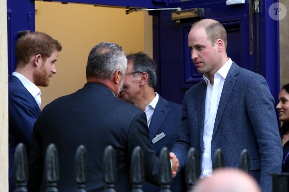 Le prince Harry était accompagné de son frère le prince William, qui sera son témoin de mariage, le 26 avril 2018 pour l'inauguration du centre Greenhouse, une salle de sport installée dans une église de North Westminster, à Londres.