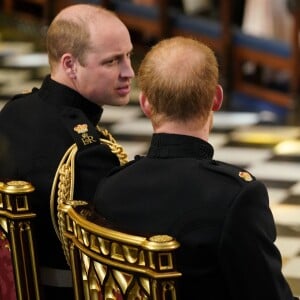 Le prince Harry avec son frère le prince William, duc de Cambridge, qui était son témoin, lors de son mariage avec Meghan Markle en la chapelle St George à Windsor le 19 mai 2018.