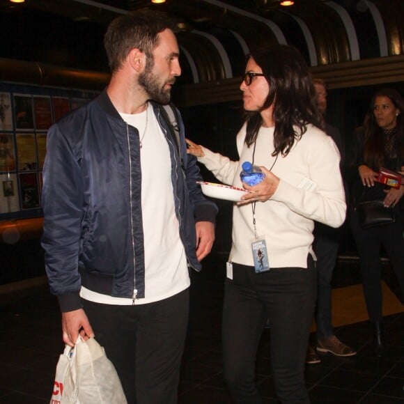 Exclusif - Courteney Cox et son compagnon Johnny McDaid sortent du concert de Snow Patrol à Los Angeles, le 25 avril 2018.