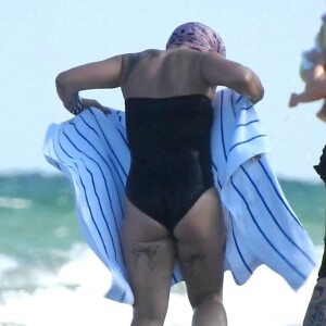 Pink profite d'une journée ensoleillée avec son mari Carey Hart et leurs enfants Willow et Jameson à Fort Lauderdale en Floride. Le 26 avril 2018