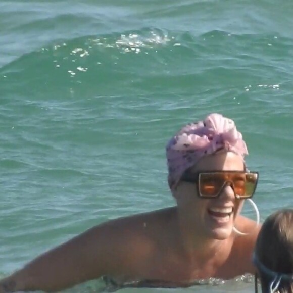 Pink profite d'une journée ensoleillée avec son mari Carey Hart et leurs enfants Willow et Jameson à Fort Lauderdale en Floride. Le 26 avril 2018