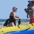 Pink profite d'une journée ensoleillée avec son mari Carey Hart et leurs enfants Willow et Jameson à Fort Lauderdale en Floride. Le 26 avril 2018