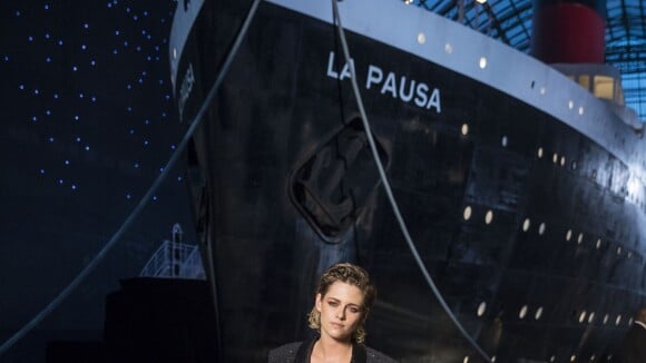 Kristen Stewart : Look sexy pour voir défiler sa chérie Stella Maxwell à Paris
