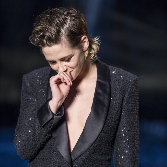 Kristen Stewart et sa petite amie Stella Maxwell réunies au défilé croisière de Chanel, au Grand Palais à Paris, ce 3 mai 2018.