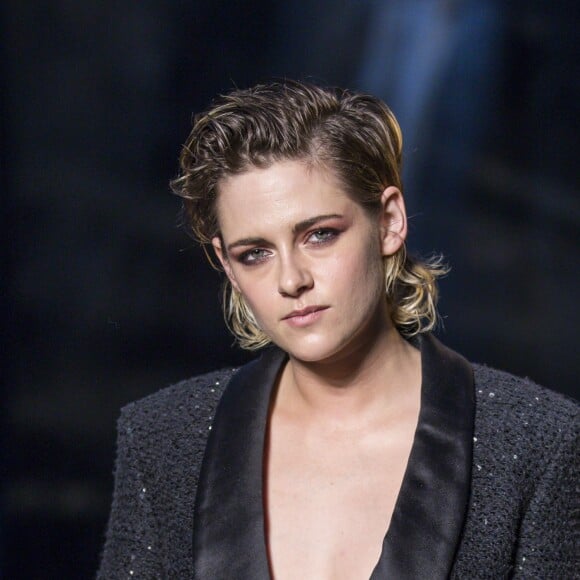 Kristen Stewart et sa petite amie Stella Maxwell réunies au défilé croisière de Chanel, au Grand Palais à Paris, ce 3 mai 2018.