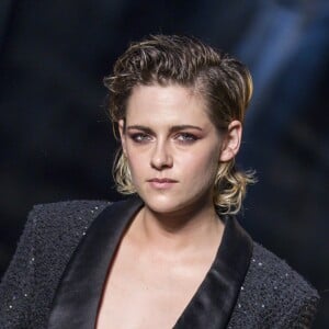Kristen Stewart et sa petite amie Stella Maxwell réunies au défilé croisière de Chanel, au Grand Palais à Paris, ce 3 mai 2018.