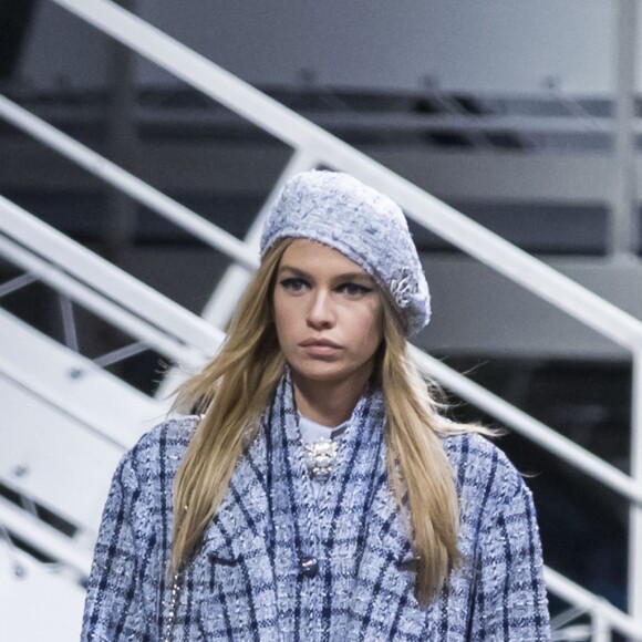 Stella Maxwell au défilé croisière de Chanel, au Grand Palais à Paris, ce 3 mai 2018.