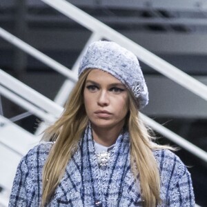 Stella Maxwell au défilé croisière de Chanel, au Grand Palais à Paris, ce 3 mai 2018.