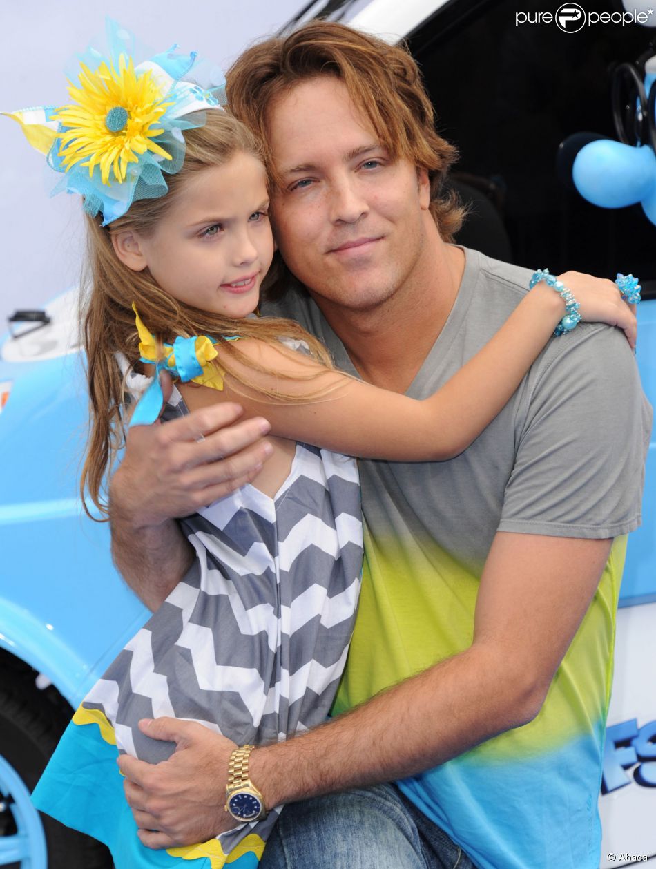 Larry Birkhead et sa fille Dannielynn à la première des Schtroumpfs 2 à Los Angeles, le 28