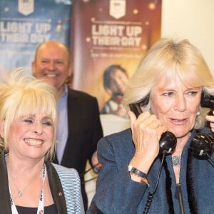 Barbara Windsor et Camilla Parker Bowles, duchesse de Cornouailles, lors de la journee de charité "ICAP fancy dress day" à Londres le 3 décembre 2013