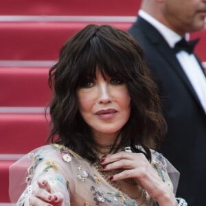 Isabelle Adjani en robe Dior lors de la montée des marches du film "Everybody Knows" en ouverture du 71e Festival de Cannes, le 8 mai 2018. © Pierre Perusseau/Bestimage