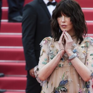 Isabelle Adjani en robe Dior lors de la montée des marches du film "Everybody Knows" en ouverture du 71e Festival de Cannes, le 8 mai 2018. © Pierre Perusseau/Bestimage