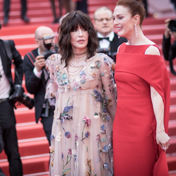 Isabelle Adjani (en robe Dior) lors de la montée des marches du film "Everybody Knows" en ouverture du 71e Festival de Cannes, le 8 mai 2018. © Borde-Jacovides-Moreau/Bestimage