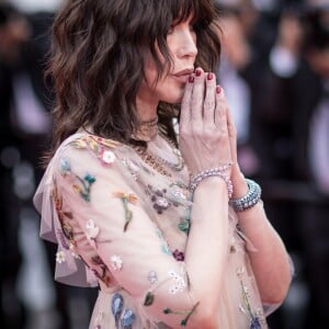 Isabelle Adjani (en robe Dior) lors de la montée des marches du film "Everybody Knows" en ouverture du 71e Festival de Cannes, le 8 mai 2018. © Borde-Jacovides-Moreau/Bestimage