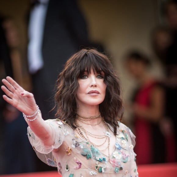 Isabelle Adjani (en robe Dior) lors de la montée des marches du film "Everybody Knows" en ouverture du 71e Festival de Cannes, le 8 mai 2018. © Borde-Jacovides-Moreau/Bestimage