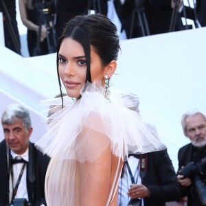 Kendall Jenner (robe Schiaparelli, bijoux Chopard) - Montée des marches du film " Les Filles du Soleil " lors du 71ème Festival International du Film de Cannes. Le 12 mai 2018 © Borde-Jacovides-Moreau/Bestimage