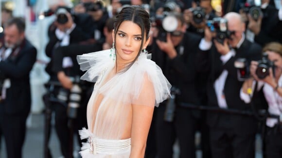 Kendall Jenner, poitrine nue sous sa robe transparente, embrase Cannes 2018